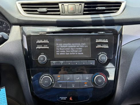 Used 2016 Nissan Rogue S AWD/4WD image 25
