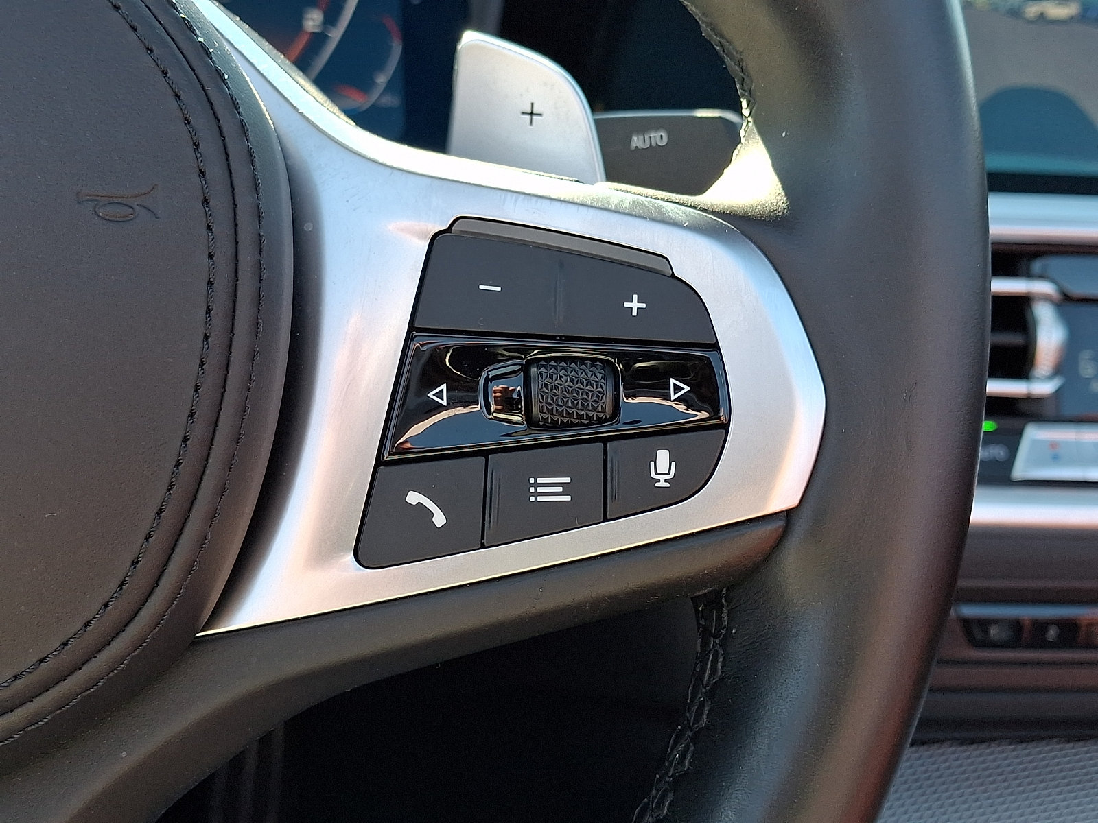 Used 2022 BMW M440i Convertible RWD image 25