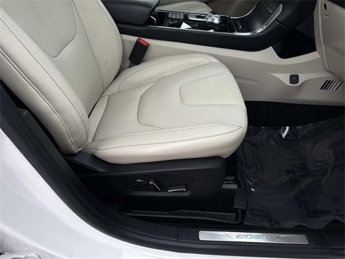 Used 2019 Ford Edge Titanium w/ Equipment Group 301A image 15