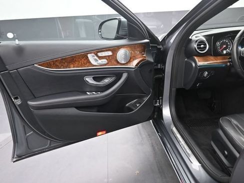Used 2017 Mercedes-Benz E 300 4MATIC w/ Premium 1 Package image 17
