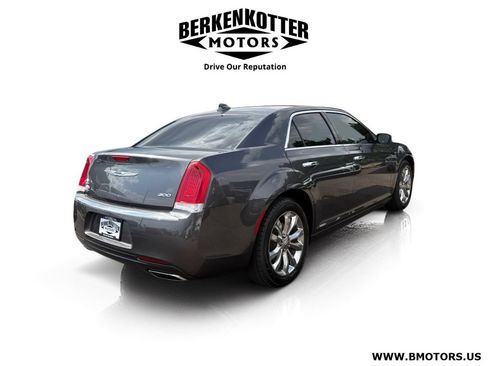 Used 2019 Chrysler 300 Limited AWD/4WD image 3