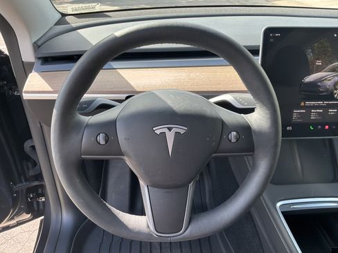 Used 2024 Tesla Model Y Long Range image 19