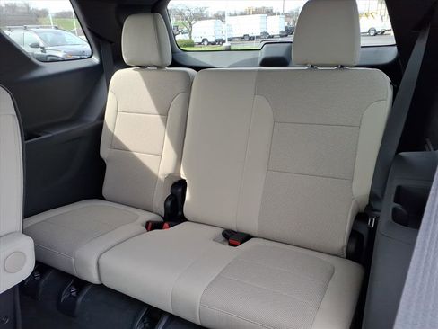 Used 2023 Chevrolet Traverse LT image 25