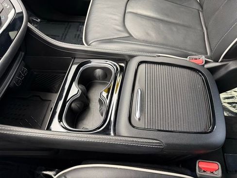 Used 2025 Chrysler Pacifica Limited FWD image 37