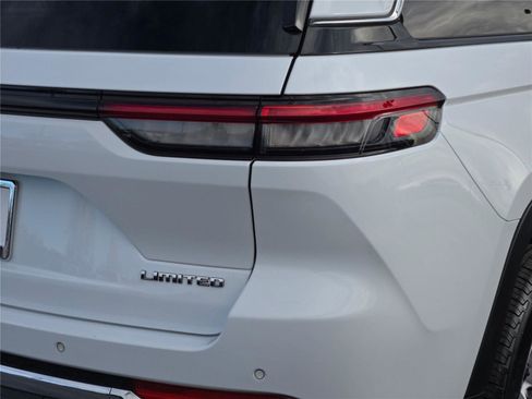 Certified 2022 Jeep Grand Cherokee Limited image 13