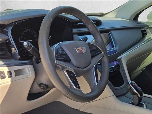 Used 2017 Cadillac XT5 Luxury w/ Driver Awareness Package image 10