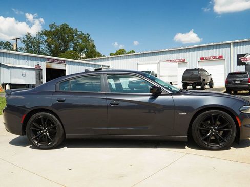 Used 2017 Dodge Charger R/T w/ Blacktop Package RWD image 3