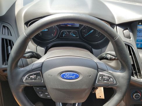Used 2017 Ford Focus SEL w/ Cold Weather Package FWD image 23