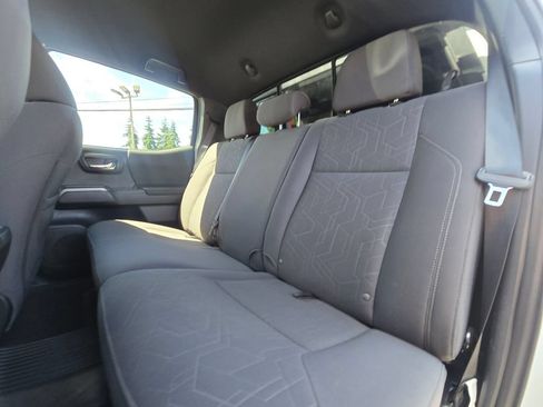Used 2019 Toyota Tacoma TRD Off-Road w/ Technology Package AWD/4WD image 17