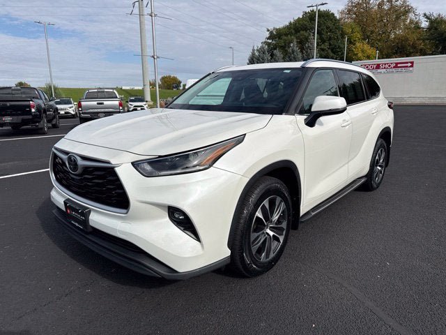 Used 2021 Toyota Highlander XLE AWD/4WD image 5