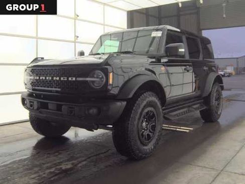 Used 2025 Ford Bronco Badlands image 1