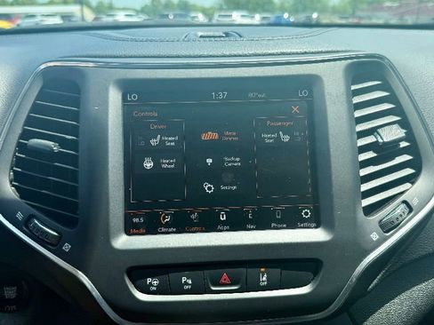 Used 2023 Jeep Cherokee Altitude Lux image 18