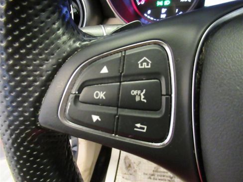 Used 2017 Mercedes-Benz GLC 300 4MATIC image 13