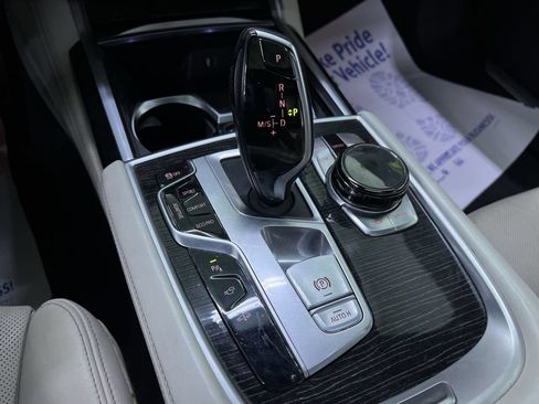 Used 2018 BMW 750i xDrive AWD/4WD image 25