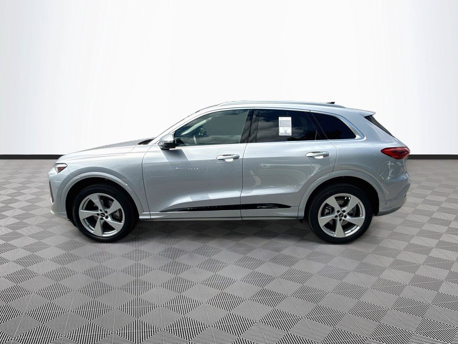 Certified 2025 Audi Q5 Premium AWD/4WD image 4