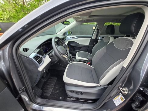 New 2026 Volkswagen Taos SE FWD image 16