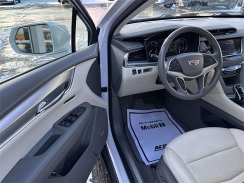Used 2020 Cadillac XT5 Premium Luxury image 15