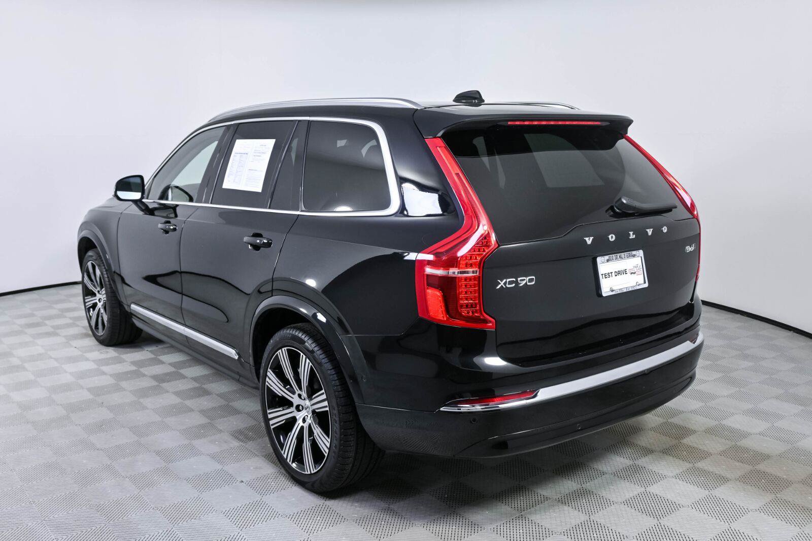 Certified 2024 Volvo XC90 B6 Ultimate w/ Protection Package AWD/4WD image 3