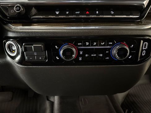 Used 2024 Chevrolet Silverado 2500 LT AWD/4WD image 24