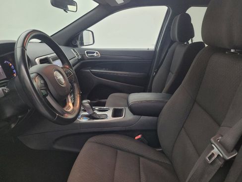 Used 2019 Jeep Grand Cherokee Laredo AWD/4WD image 17