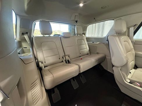 Used 2020 Lincoln Navigator Reserve w/ Luxury Package image 26