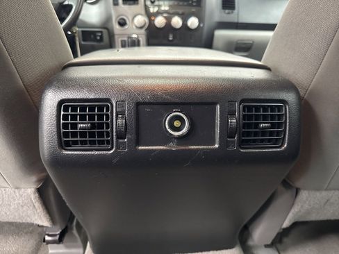 Used 2010 Toyota Tundra 4x4 CrewMax image 21