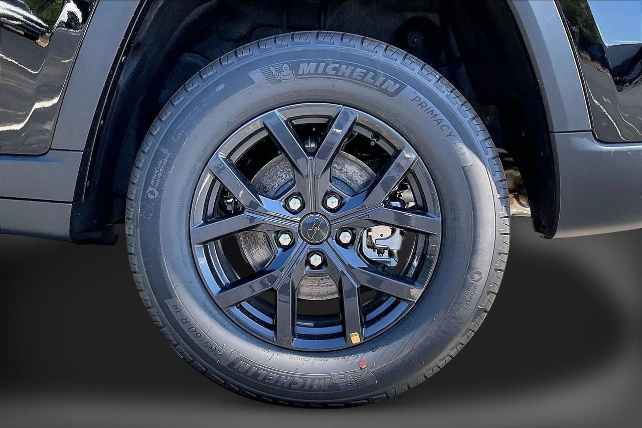 New 2027 Jeep Grand Cherokee Altitude AWD/4WD image 30