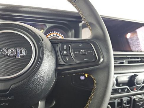 Used 2024 Jeep Wrangler Unlimited Sport image 36