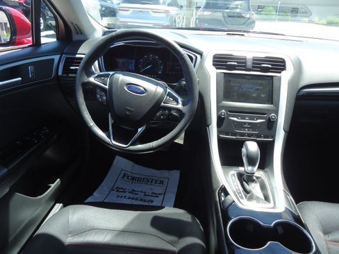 Used 2015 Ford Fusion SE FWD image 11