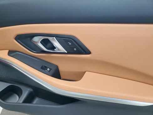 Used 2025 BMW 330i Sedan w/ Convenience Package image 31