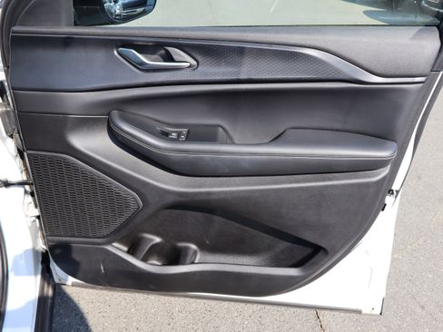 Used 2023 Jeep Grand Cherokee L Laredo image 39