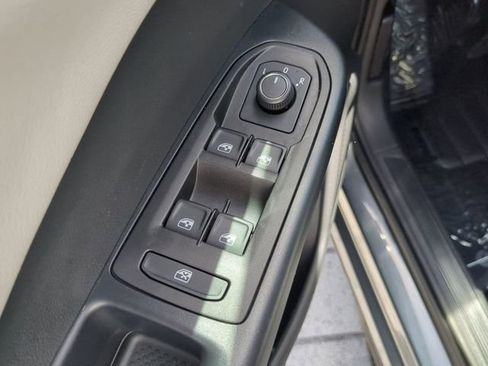 Certified 2025 Volkswagen Taos S FWD image 16