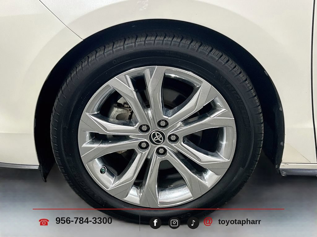 Used 2021 Toyota Sienna Platinum FWD image 34