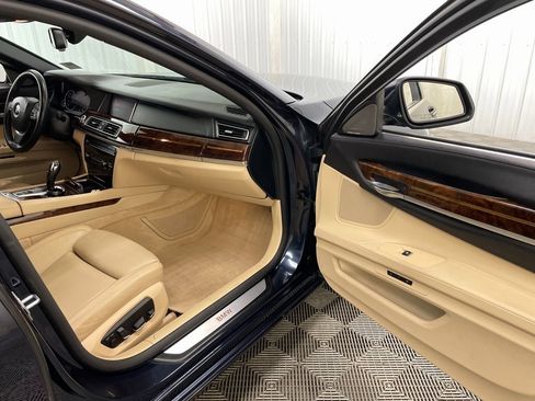 Used 2015 BMW 750Li xDrive image 37
