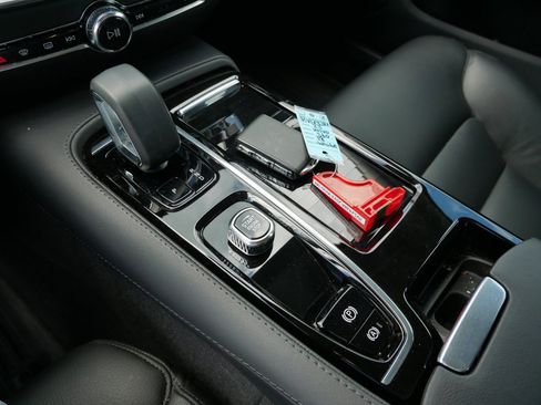 Certified 2023 Volvo S60 T8 Plus AWD/4WD image 22