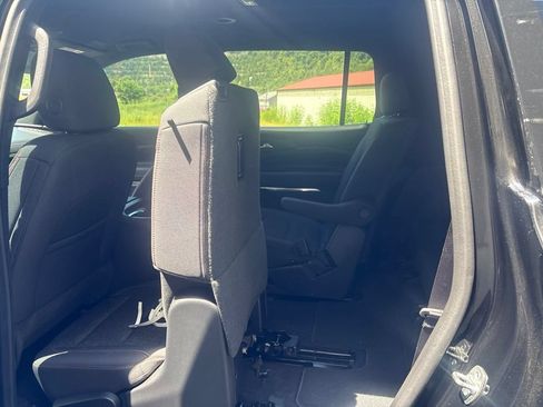 Used 2024 Chevrolet Traverse Z71 AWD/4WD image 19