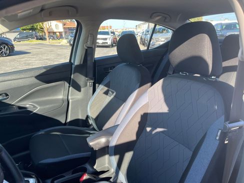 Used 2025 Nissan Versa SV FWD image 27