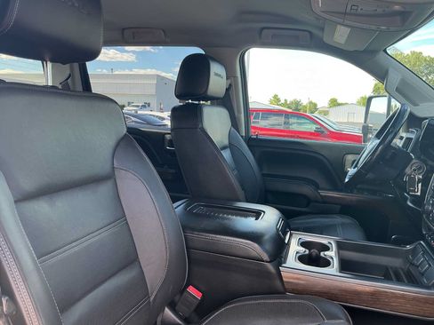 Used 2018 GMC Sierra 2500 Denali w/ Duramax Plus Package AWD/4WD image 27
