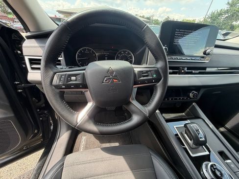 Used 2023 Mitsubishi Outlander SE AWD/4WD image 15