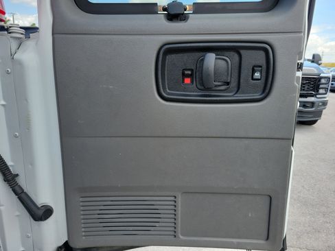 Used 2023 Chevrolet Express 3500 LT w/ LT Preferred Equipment Group RWD image 16
