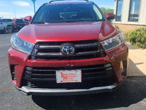 Used 2019 Toyota Highlander SE AWD/4WD image 3