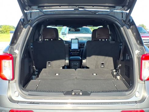 Used 2023 Ford Explorer Platinum w/ Technology Package AWD/4WD image 9