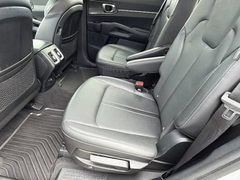 Used 2025 Kia Sorento EX w/ Panoramic Sunroof Package AWD/4WD image 16