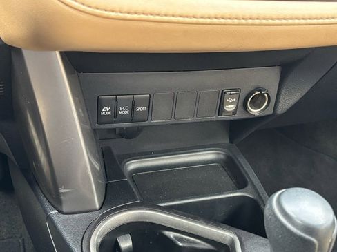 Used 2018 Toyota RAV4 XLE w/ Convenience Package image 22