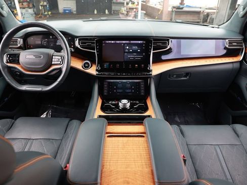 Used 2022 Jeep Grand Wagoneer Series III w/ Rear Seat Video Group 1 AWD/4WD image 28