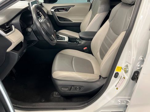 Used 2021 Toyota RAV4 XLE Premium w/ Carpet Mat Package (TMS) image 18