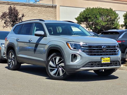 New 2026 Volkswagen Atlas SE FWD image 2