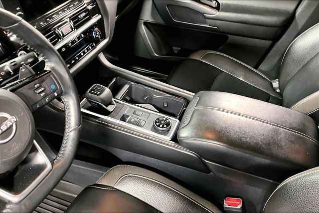 Used 2023 Nissan Pathfinder SL AWD/4WD image 18