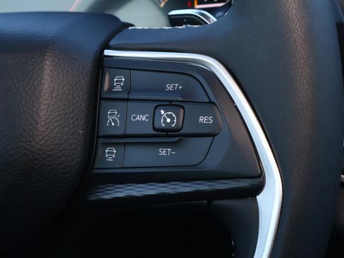 Used 2025 Jeep Grand Cherokee Altitude image 24