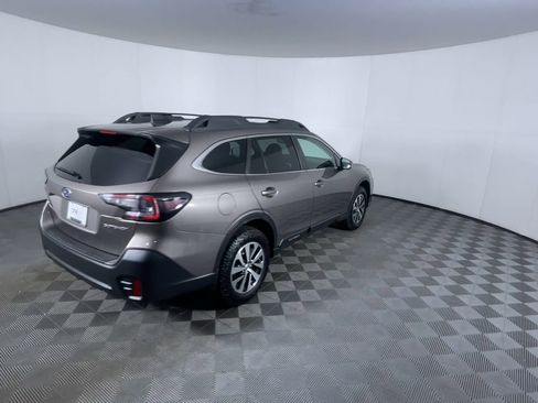 Used 2022 Subaru Outback Premium image 8